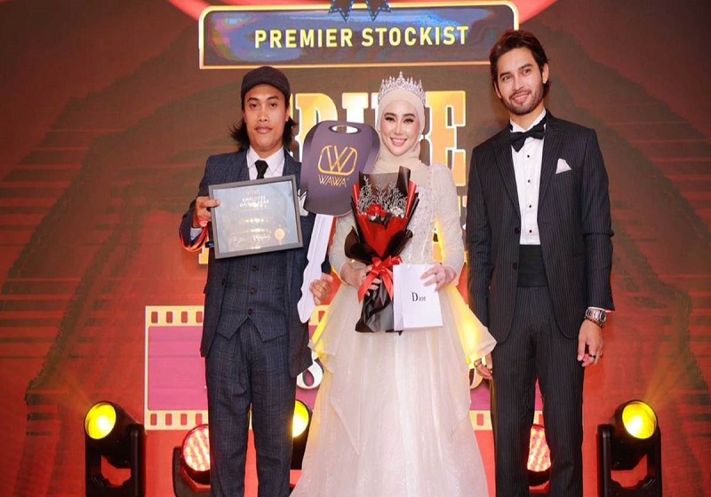 Aeril Zafrel & Wawa Zainal Hadiahkan Kereta kepada Pekerja Cemerlang