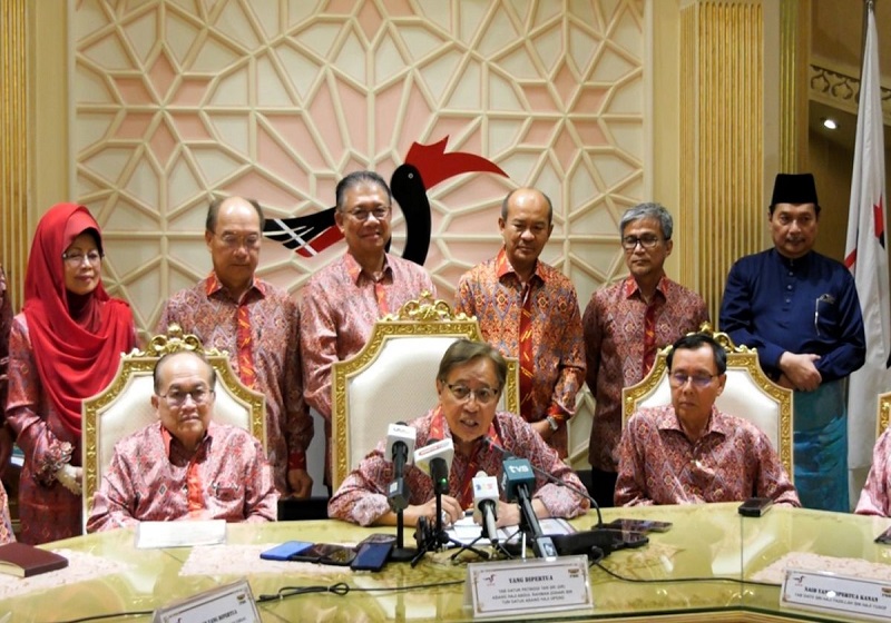 Abang Johari Kekal Terajui PBB, Tiada Saingan Dalam Pemilihan 2025