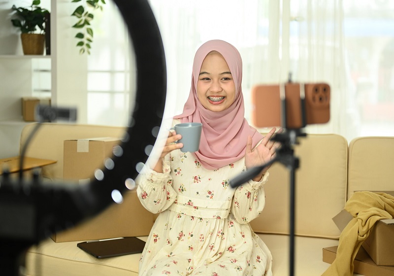 Ingin Jadi Live Host Disukai Penonton? Ini 5 Tips Penting