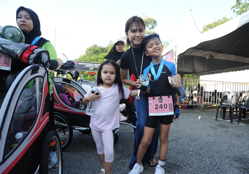 Ayden Adrean Anak Bella Astillah Cipta Sejarah di Triatlon Desaru 2025