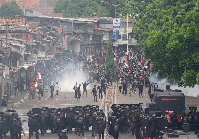 Protes Pelajar Indonesia Terus Meningkat Selepas Pemandu Gojek Maut Digilis Kenderaan Polis