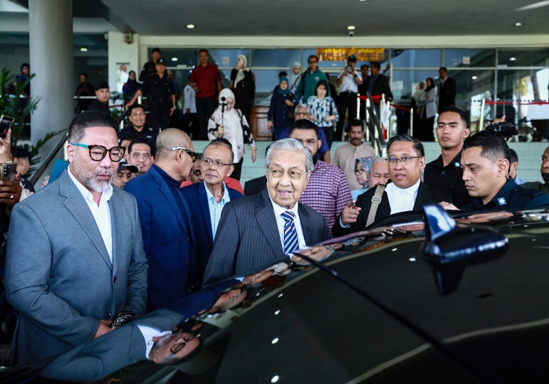 Prosiding Tun M Saman Fitnah Anwar RM150 Juta Berlangsung Kurang 30 Minit