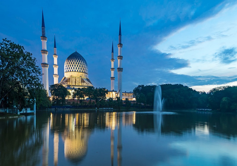 Jelajahi Masjid Biru Shah Alam, Masjid Terbesar di Malaysia