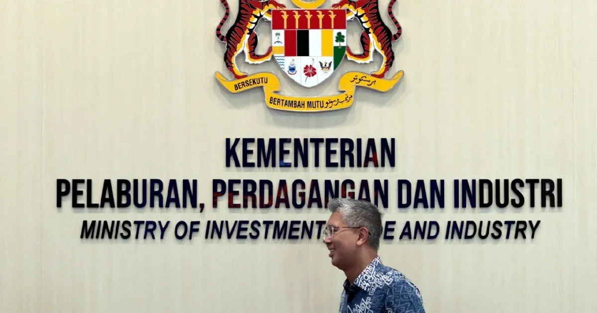 tengku zafrul tamat tugas menteri miti