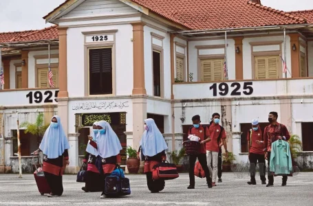 kebaikan dan keburukan sekolah berasrama penuh