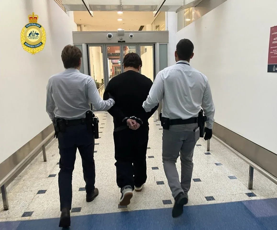 Lelaki Malaysia Simpan 100 Gambar Terlarang Dihalau Dari Australia