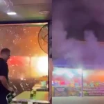 gerai mercun terbakar