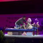 babak atas katil teater